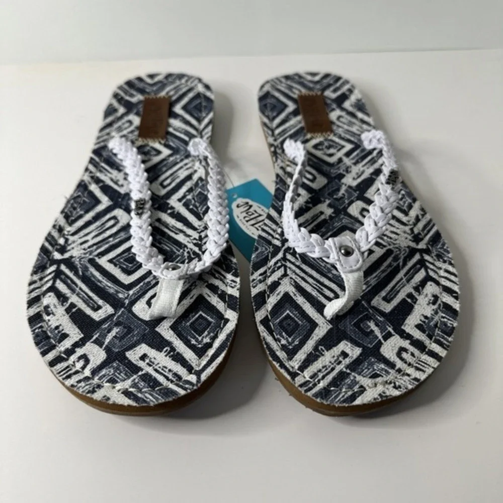 MAJ LOVE Women's Thong Sandals Size 9 Blue/ White Slip On Flats Thong Toes NWT‎